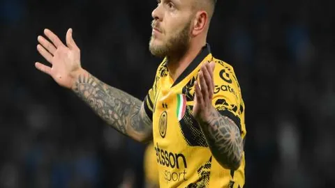 “巴西球星内马尔离队加盟桑托斯，告别巴黎圣日耳曼新篇章”